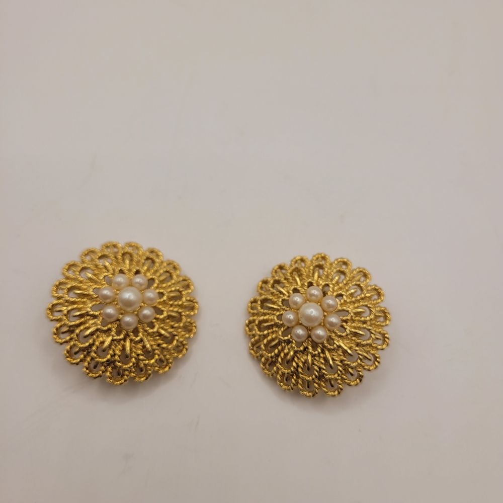 Vintage 1994 AVON Blossom & Pearlesque Gold Tone Clips